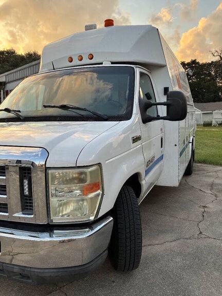 2010 FORD E-450
