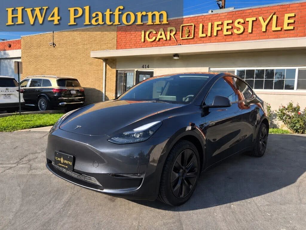 2024 TESLA Model Y