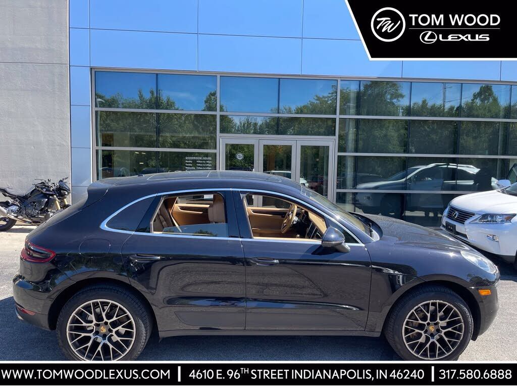 2017 PORSCHE Macan