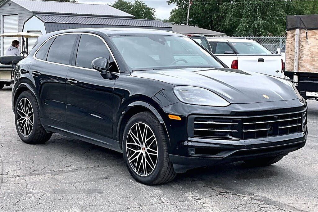 2025 PORSCHE Cayenne