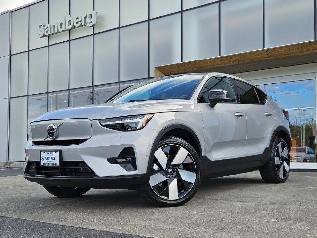 2023 VOLVO C40
