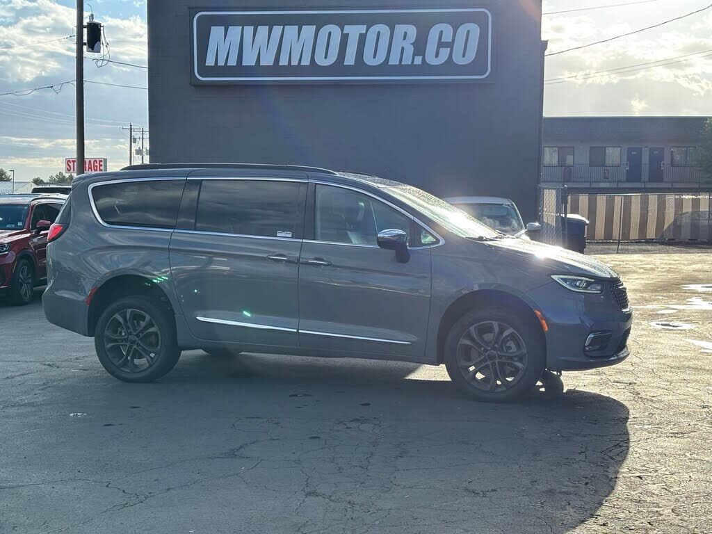 2023 CHRYSLER Pacifica