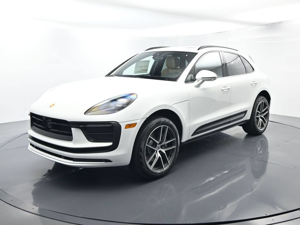 2026 PORSCHE Macan