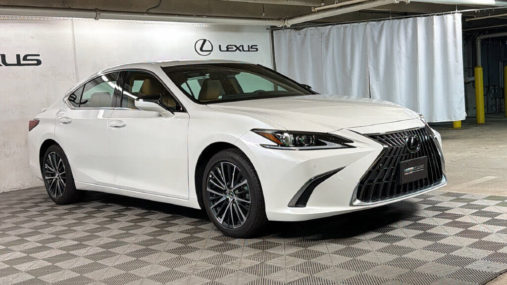 2025 LEXUS ES