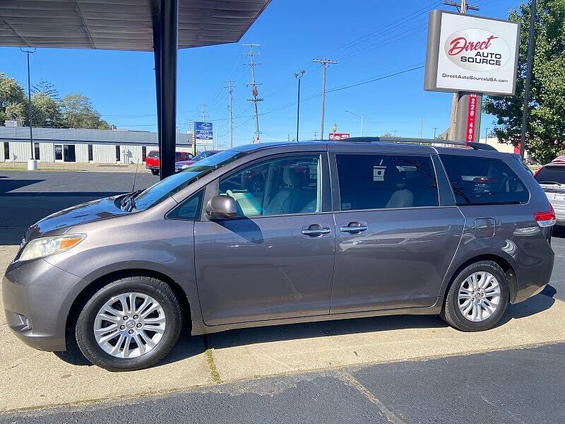 2012 TOYOTA Sienna