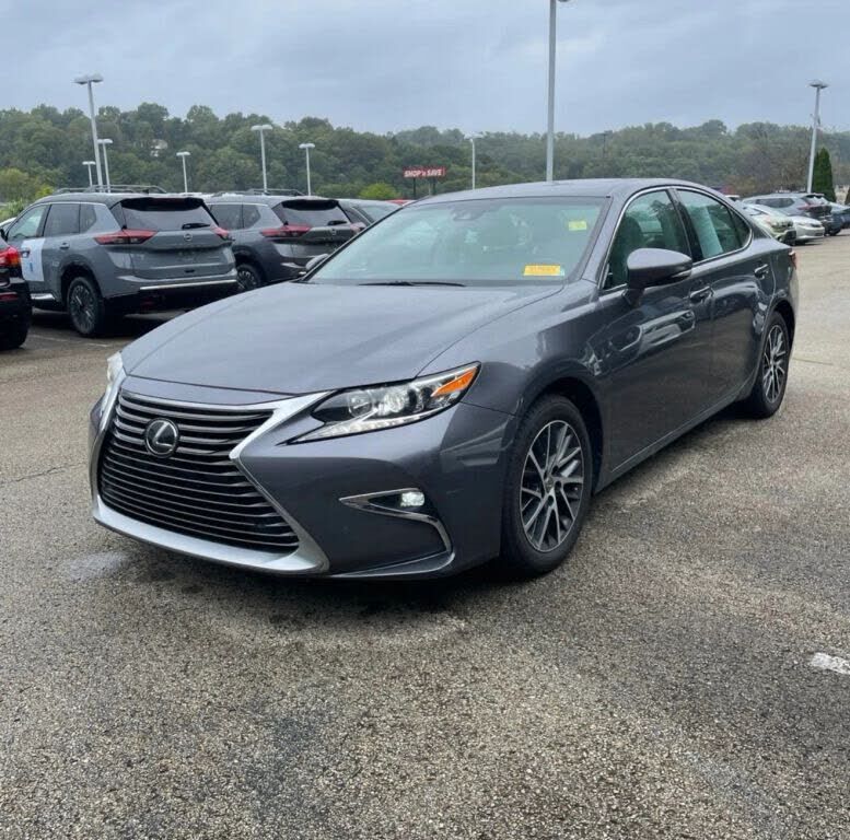 2017 LEXUS ES