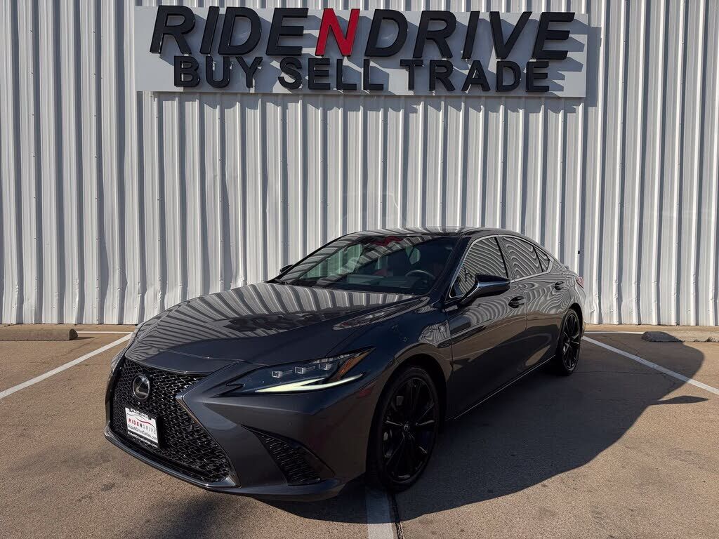 2022 LEXUS ES