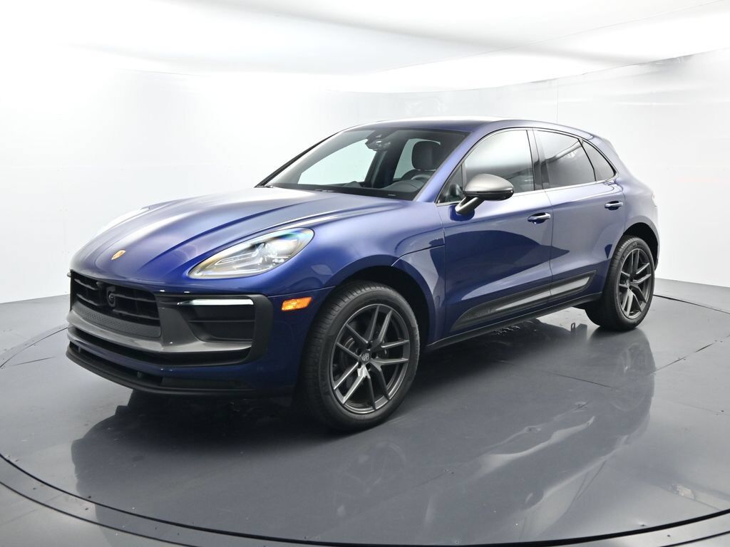 2025 PORSCHE Macan