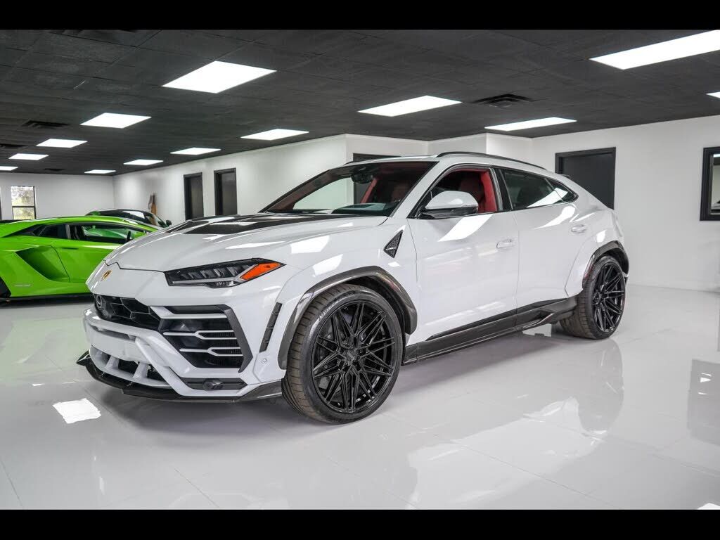2020 LAMBORGHINI URUS
