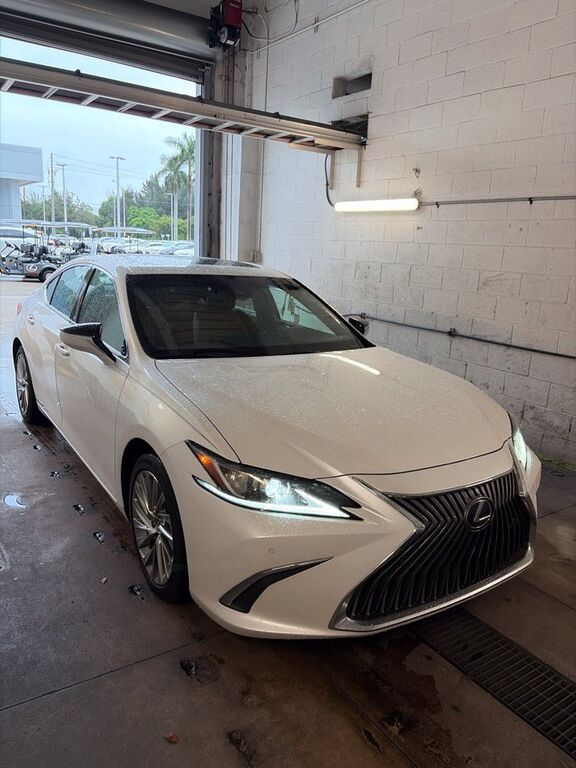 2021 LEXUS ES