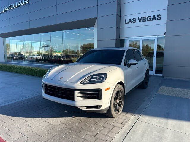 2025 PORSCHE Cayenne