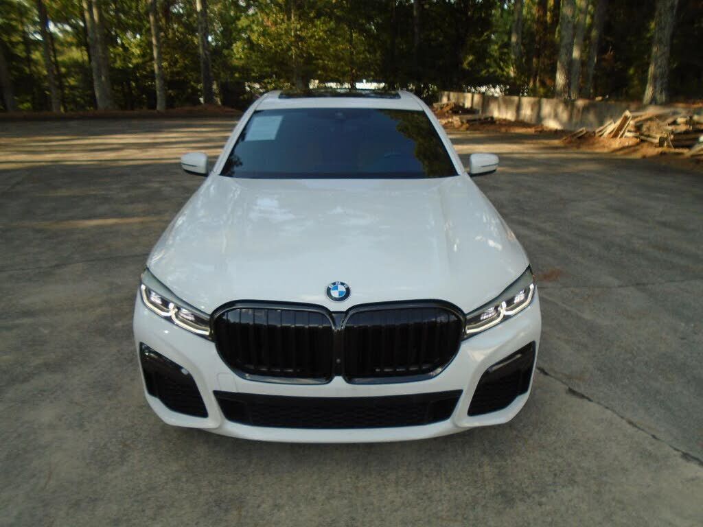 2022 BMW 740i