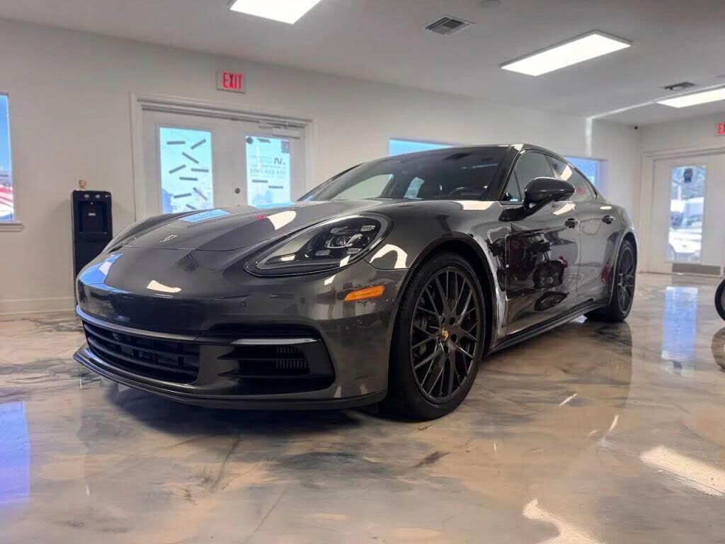 2018 PORSCHE Panamera