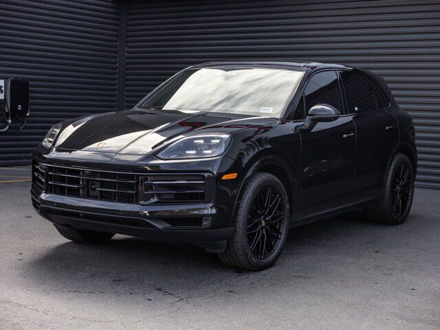2024 PORSCHE Cayenne