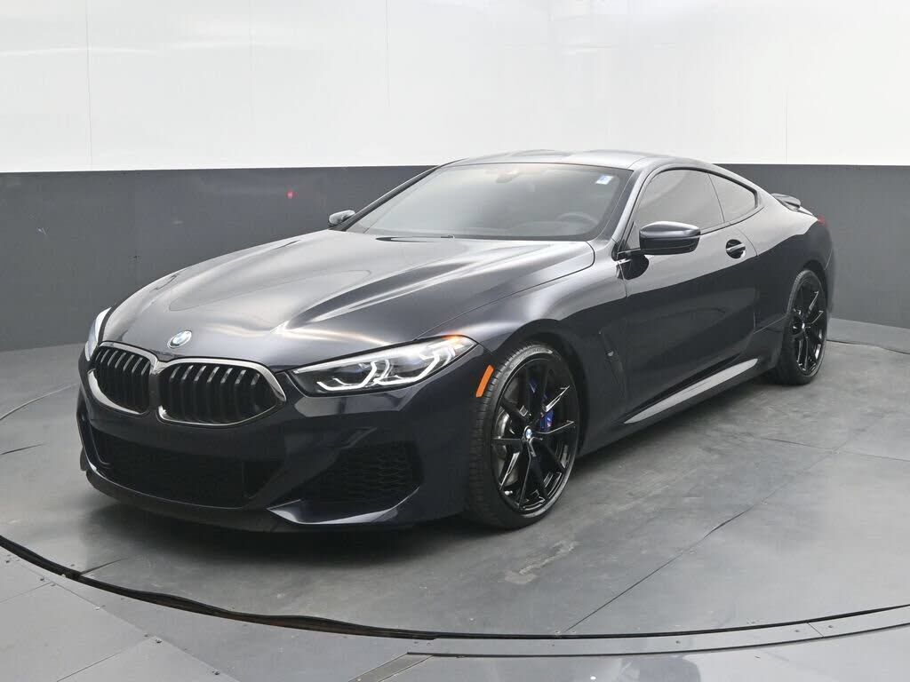 2022 BMW M8