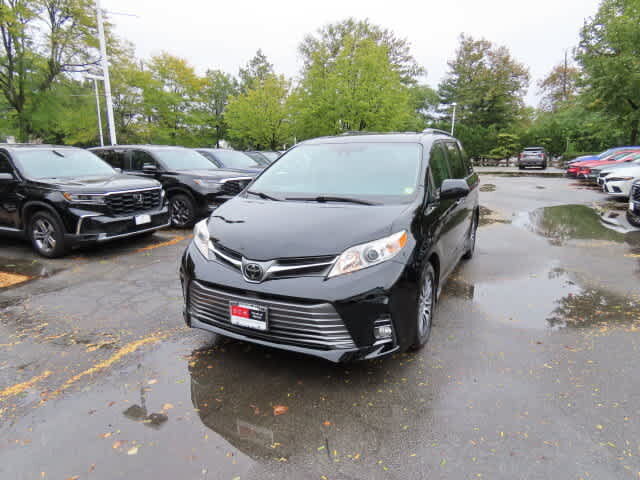 2019 TOYOTA Sienna