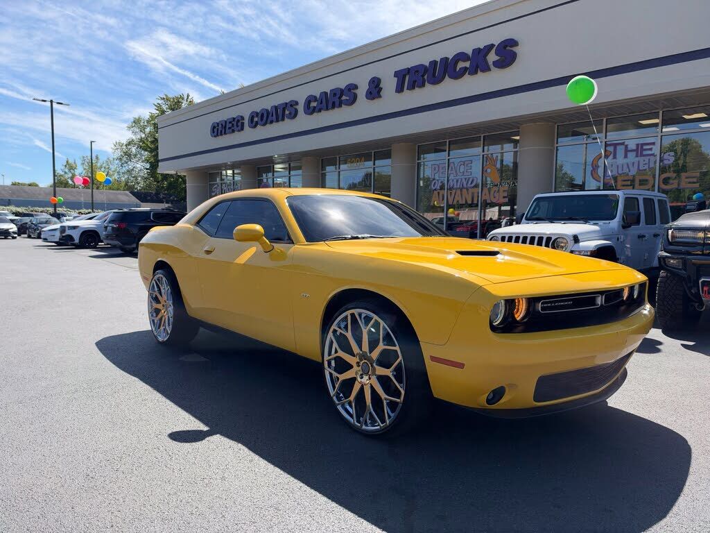 2017 DODGE Challenger