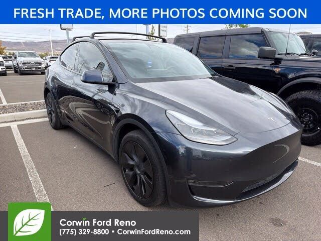 2025 TESLA Model Y