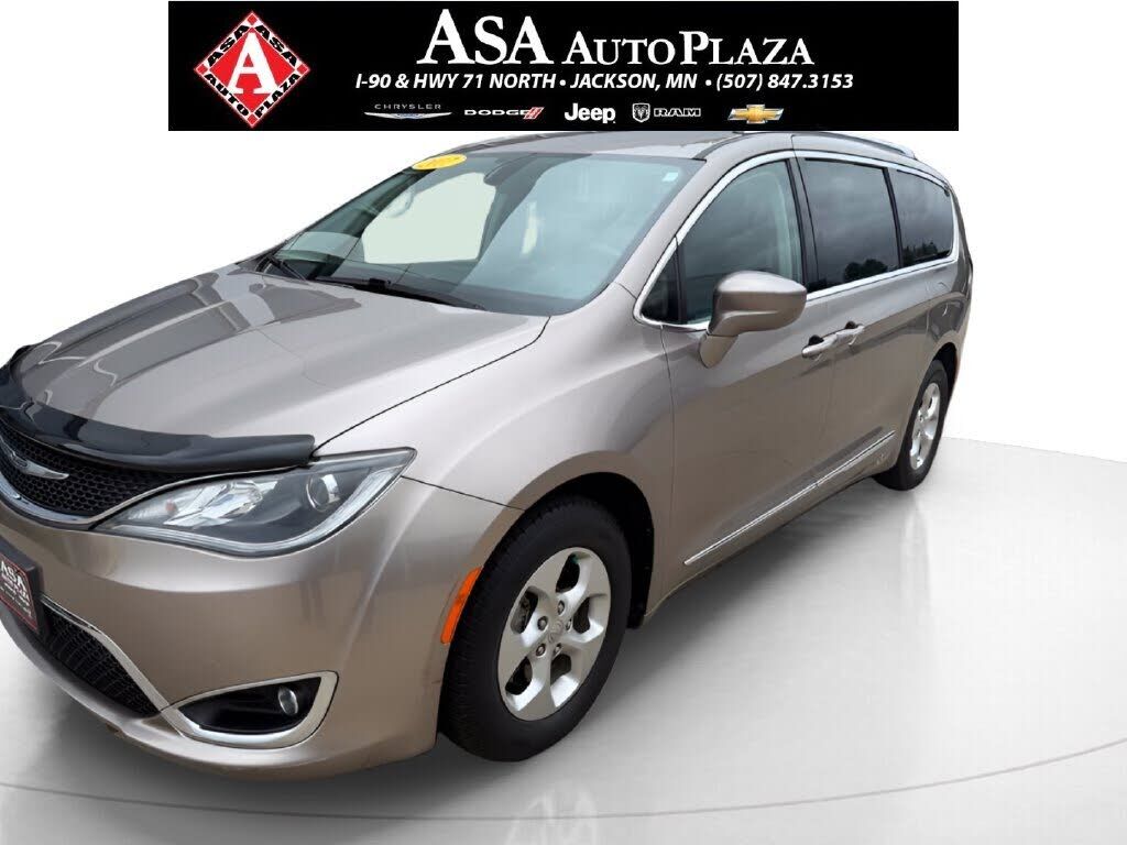 2017 CHRYSLER Pacifica
