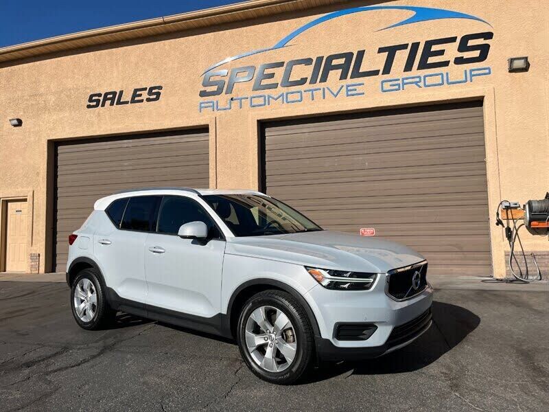 2020 VOLVO XC40