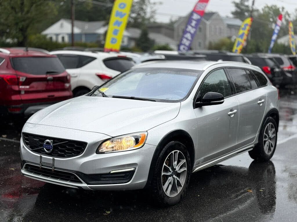 2018 VOLVO V60