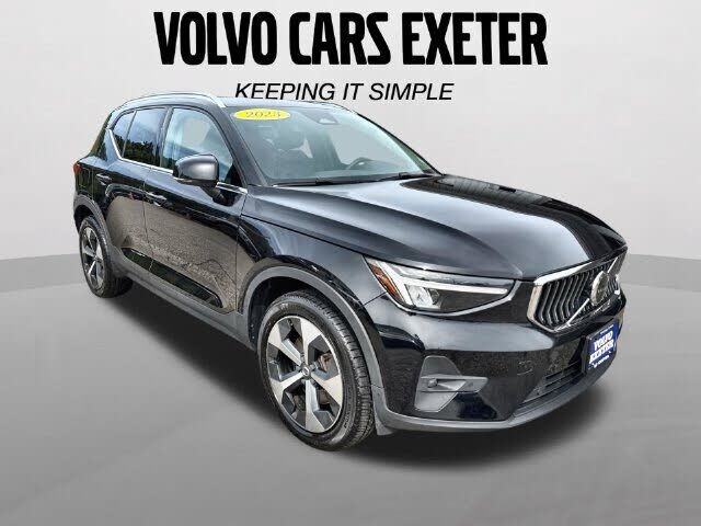 2023 VOLVO XC40