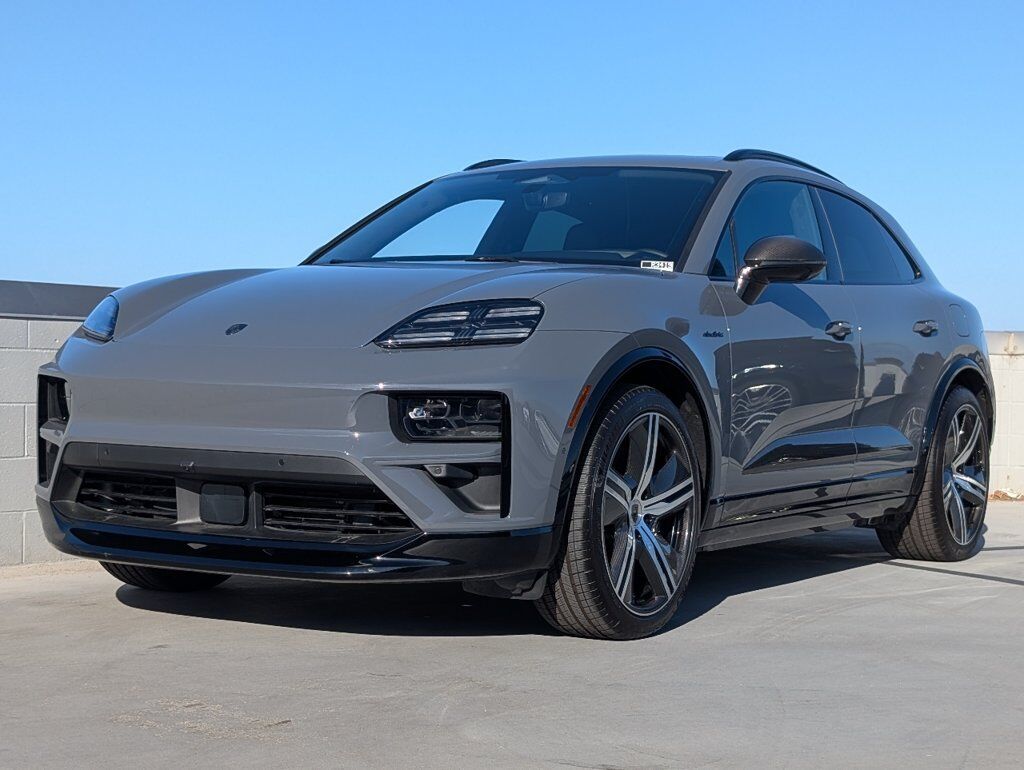 2025 PORSCHE Macan