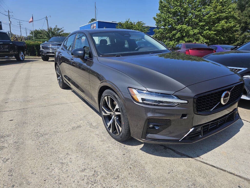 2024 VOLVO S60
