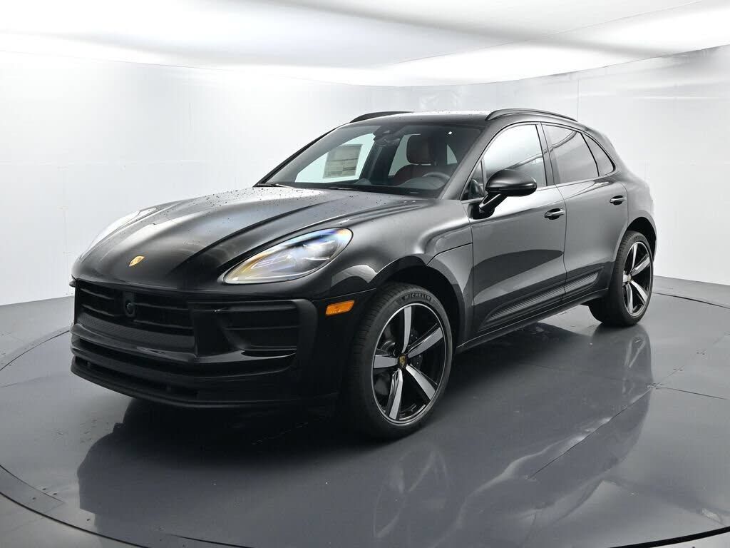 2026 PORSCHE Macan