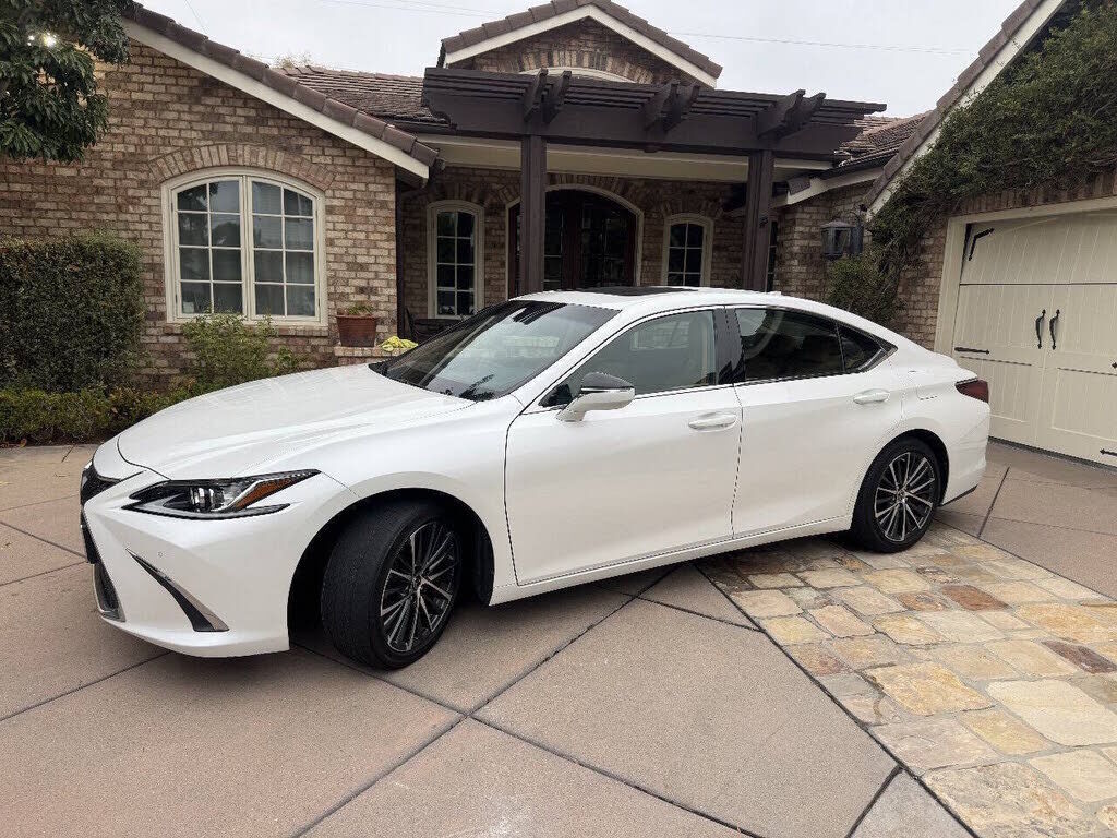 2023 LEXUS ES