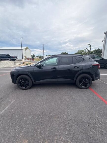 2025 CHEVROLET Trax