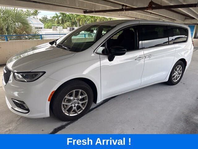 2024 CHRYSLER Pacifica