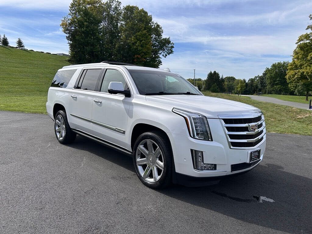 2017 CADILLAC Escalade ESV