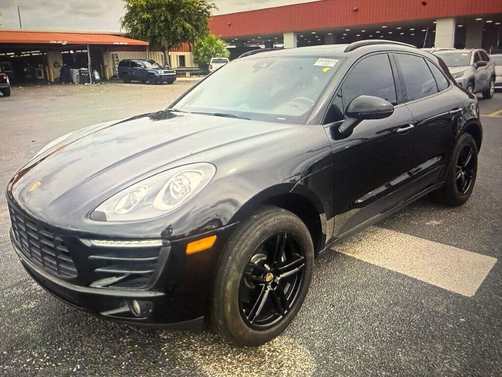2017 PORSCHE Macan
