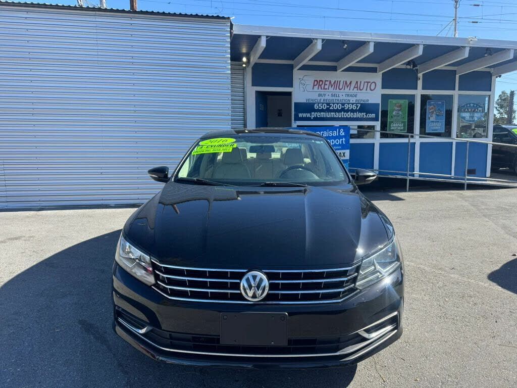2016 VOLKSWAGEN Passat