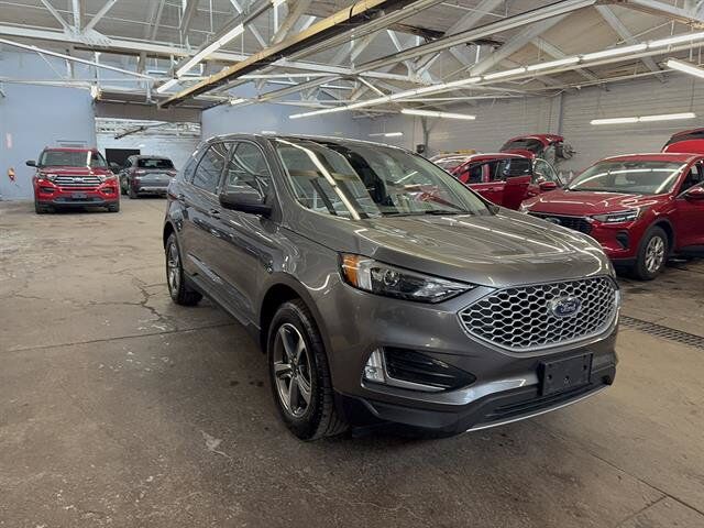 2023 FORD Edge