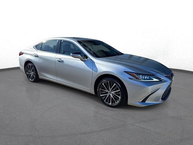 2024 LEXUS ES