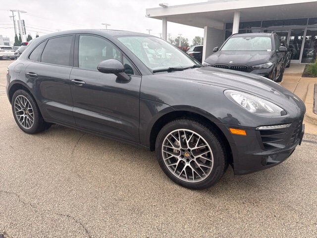 2017 PORSCHE Macan