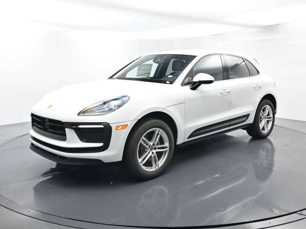 2025 PORSCHE Macan