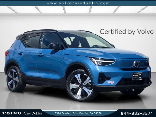 2023 VOLVO XC40