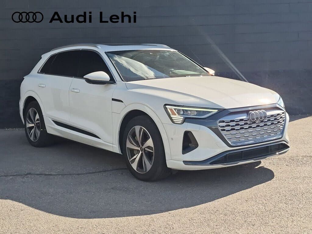 2024 AUDI Q8