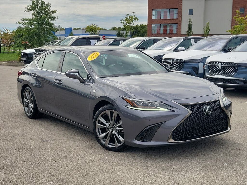 2019 LEXUS ES