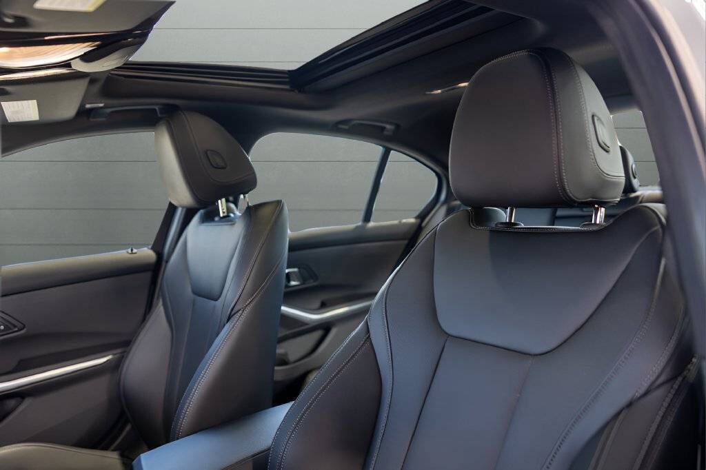 2026 BMW 330i