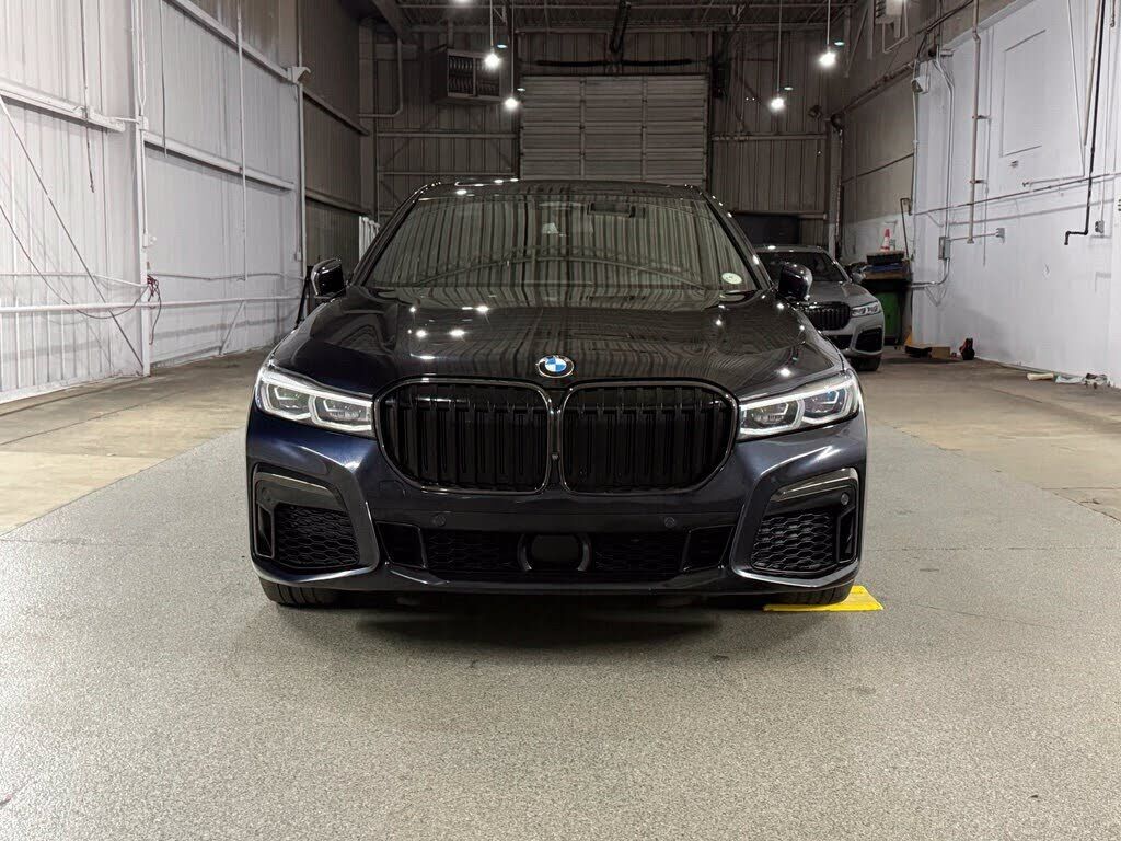 2022 BMW 750i