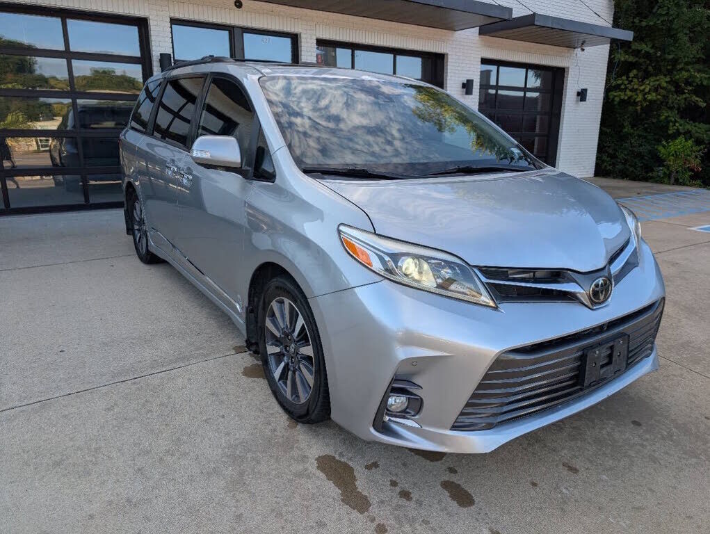 2019 TOYOTA Sienna