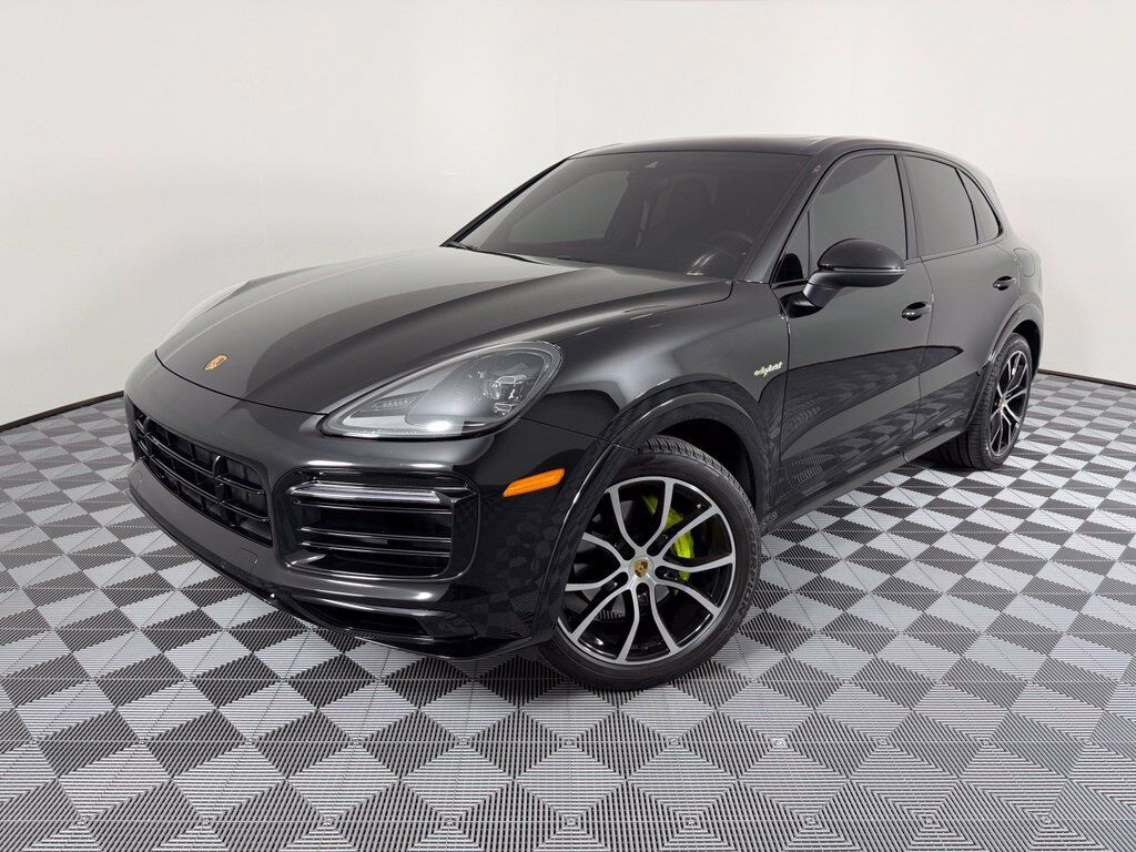 2022 PORSCHE Cayenne