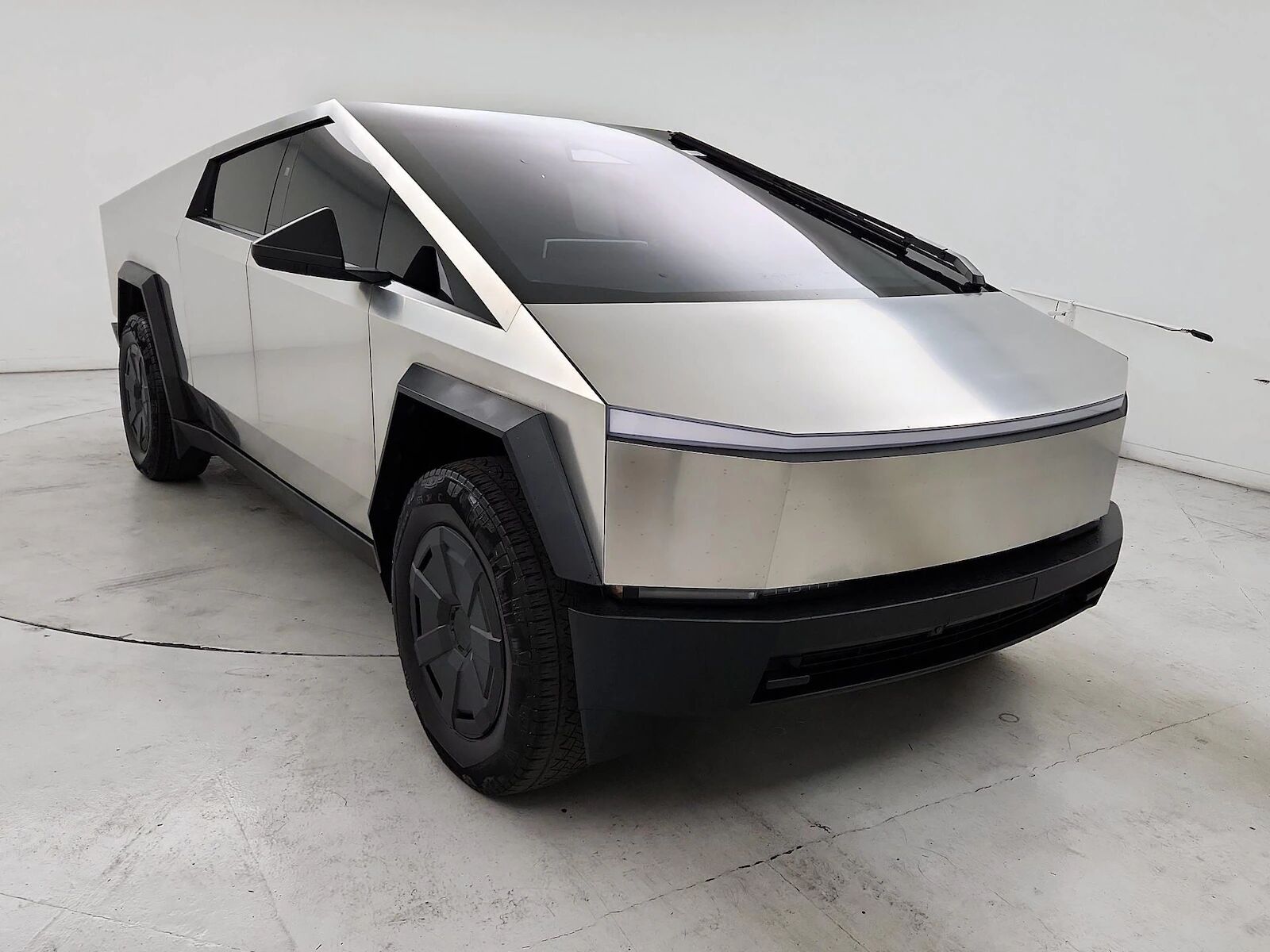 2025 TESLA Cybertruck