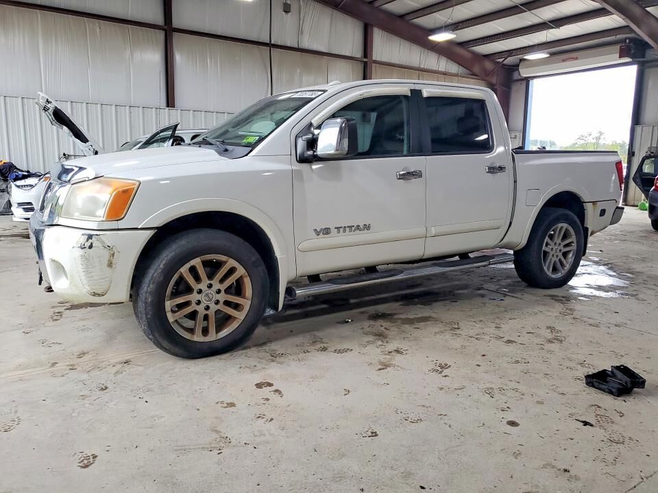 2011 NISSAN Titan