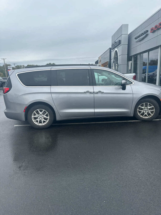 2021 CHRYSLER Voyager