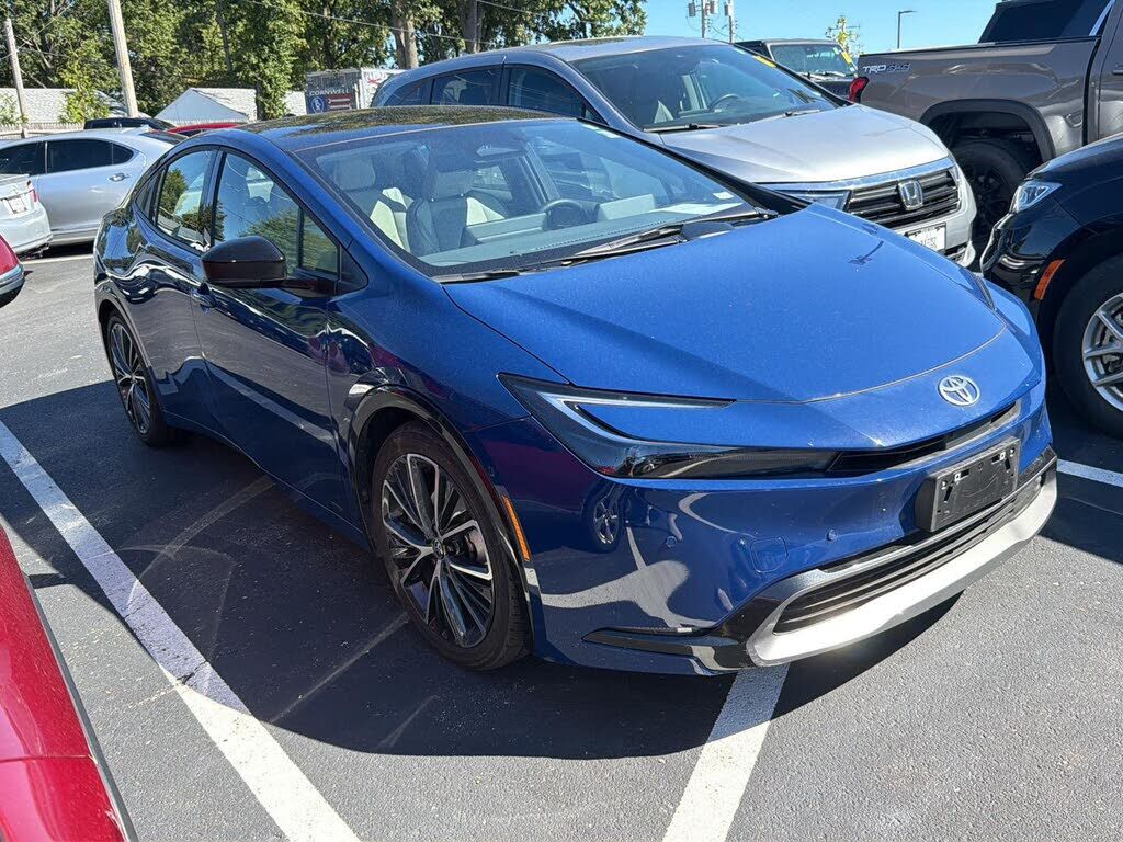 2024 TOYOTA PRIUS